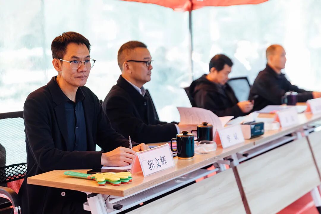 1765957975045046893.jpg 01eb1ee31b85fccdd4e9e721239e4431.jpg